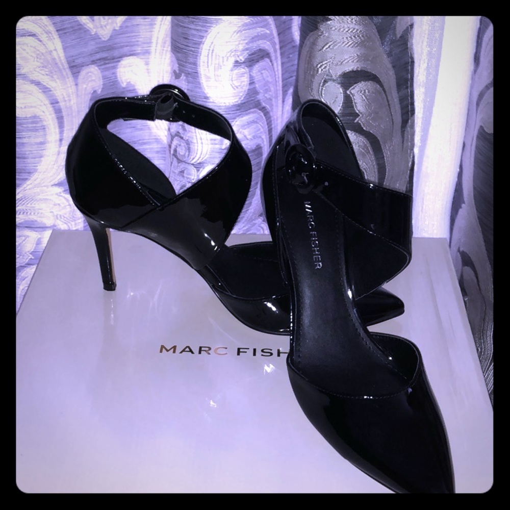 Marc Fisher Dianora Pumps size 8, black patent.